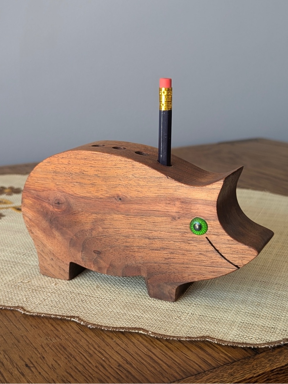 Vintage Hand-carved Wooden Walnut Green-eyed Pig Pencil Holder Desk Organizer 🐷